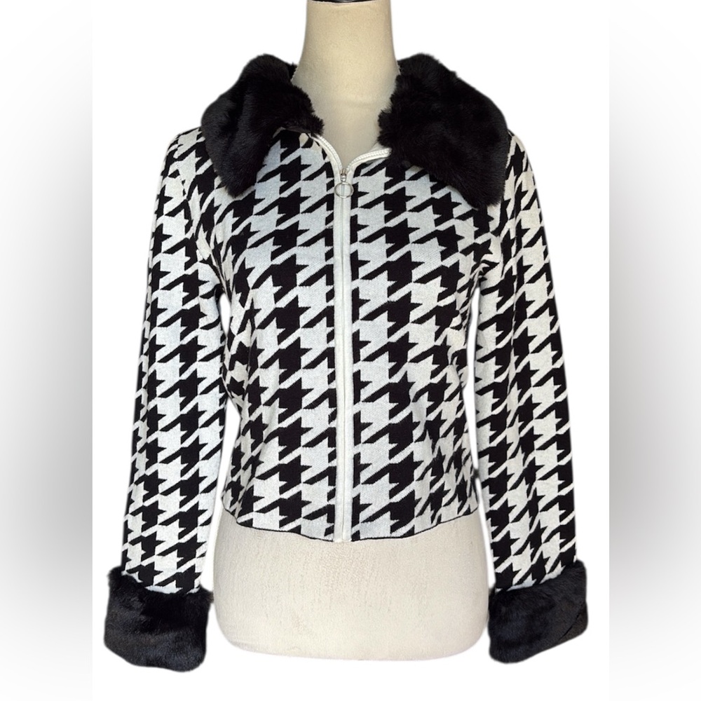Black & white Retro Style Houndstooth zip Jacket with faux fur trim and collar - Picture 2 of 4